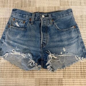 Classic High-Rise Distressed Levi’s Denim Women's Shorts - Blue